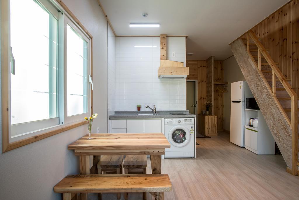 Jeju 542 Pension Согвіпо Номер фото